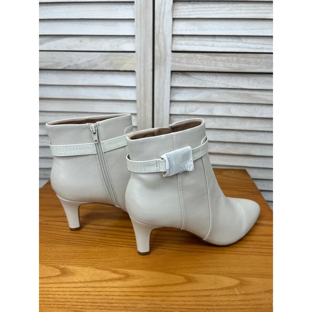 NEW Lifestride Ankle Boots Size 10 Ivory White Sleek Heeled Booties NWOT